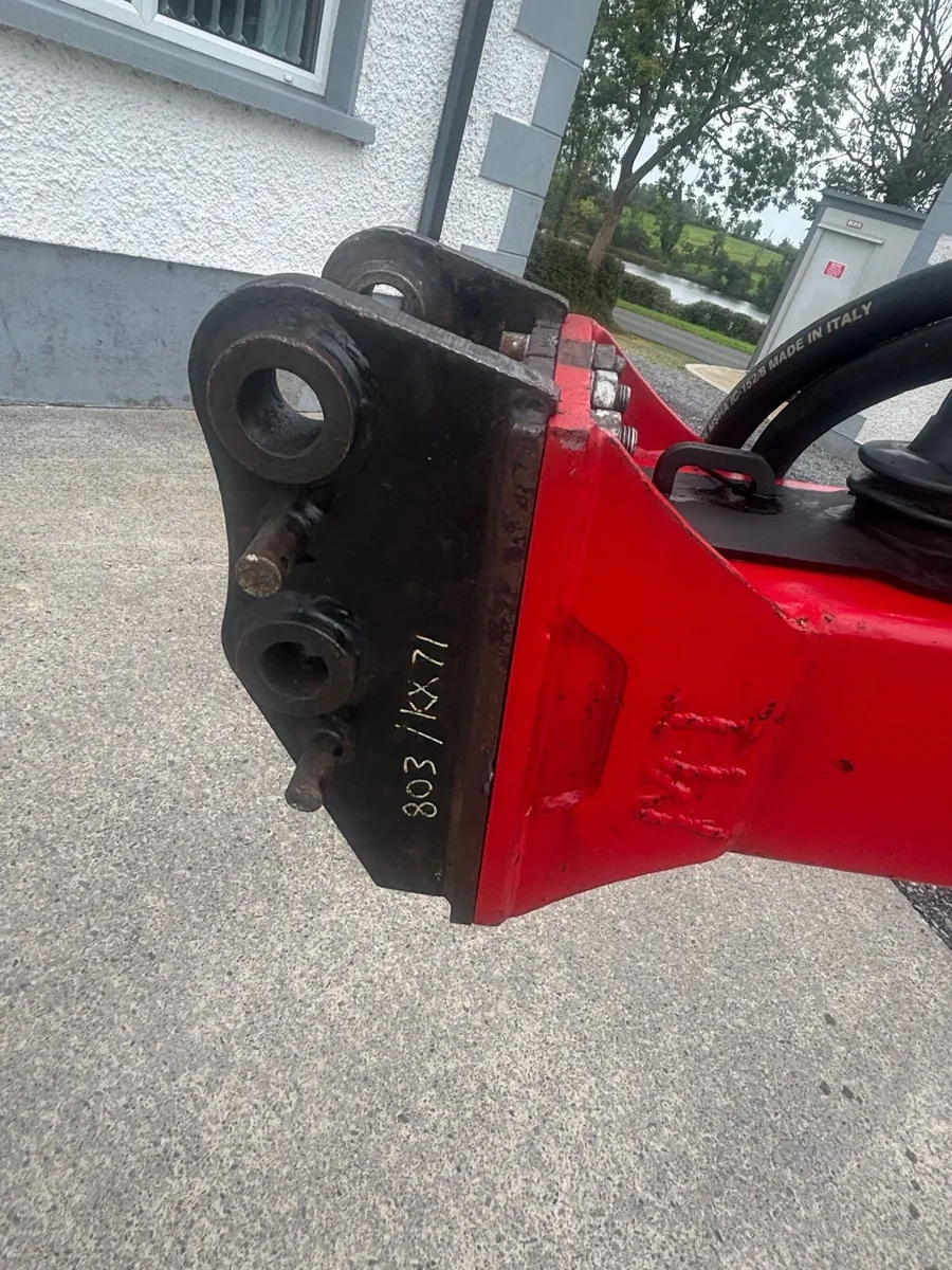CHICAGO PNEUMATIC RX3 ROCK HAMMER / BREAKER - Image 2