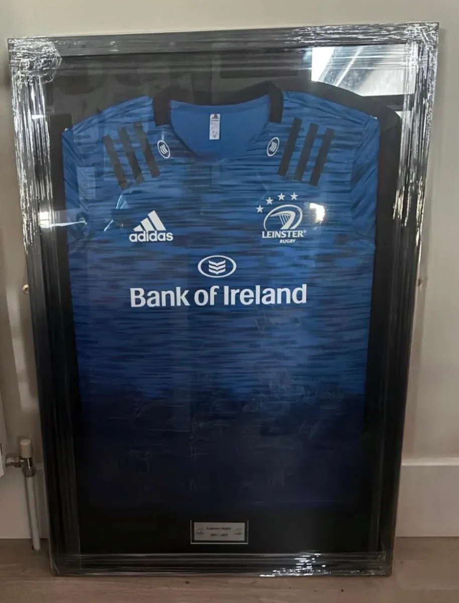 Framed and signed jerseys - Image 1