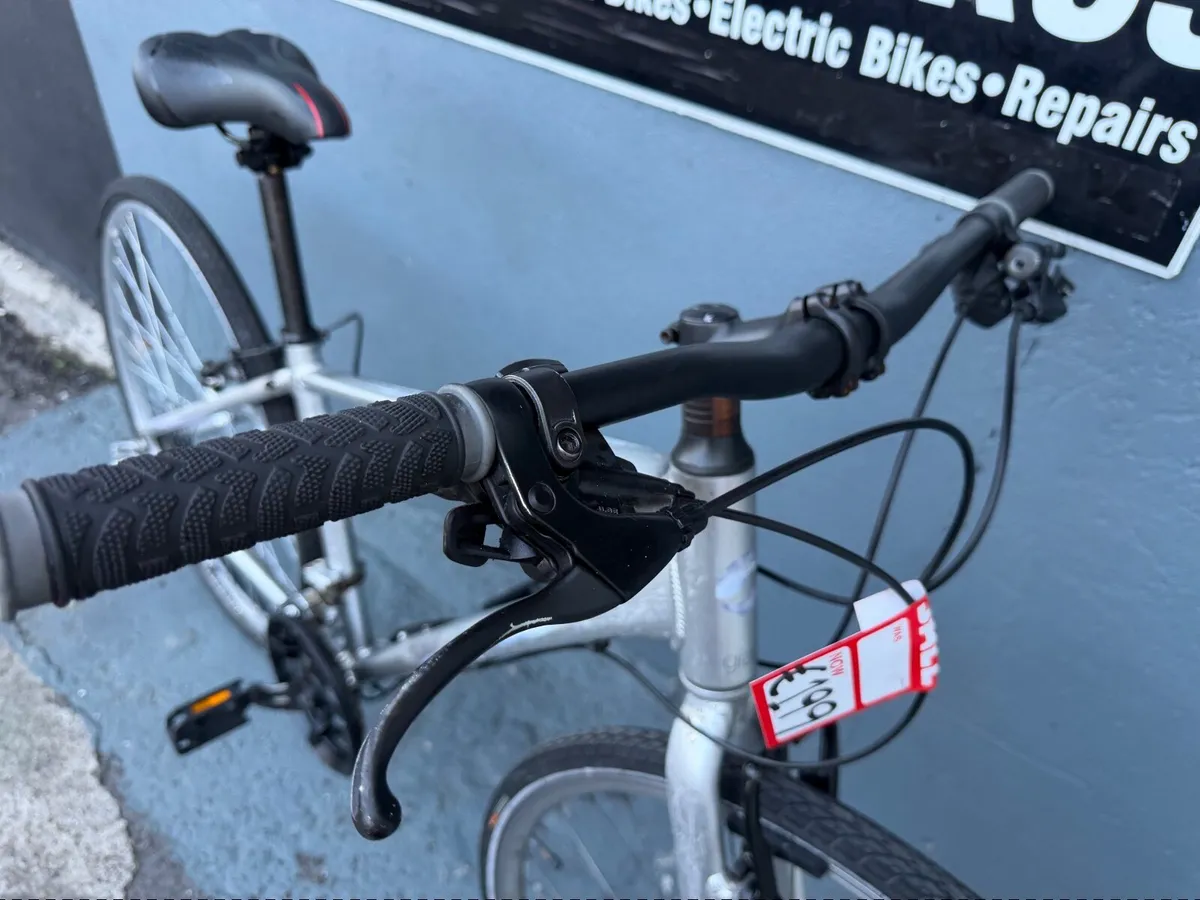 Giant bike ❗️Open 7 days of the week ❗️ - Image 3