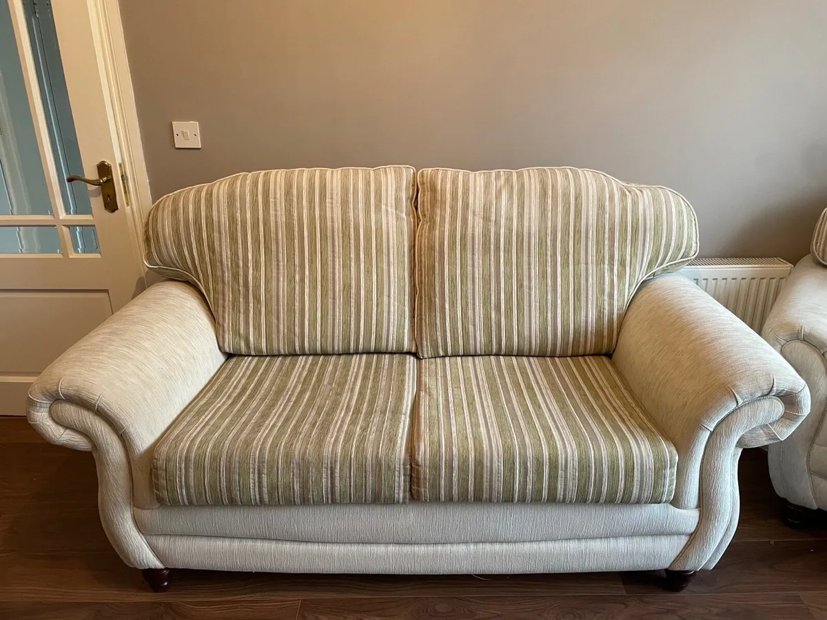 2 Seater Sofa and 2 armchairs - Image 3