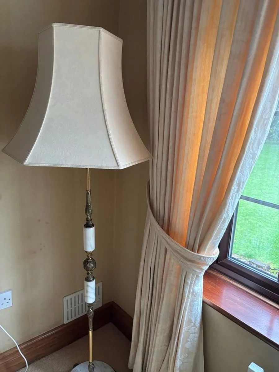 Vintage Hollywood Regency Brass & Marble Floor Lamp with Cream Pagoda Shade - Image 1