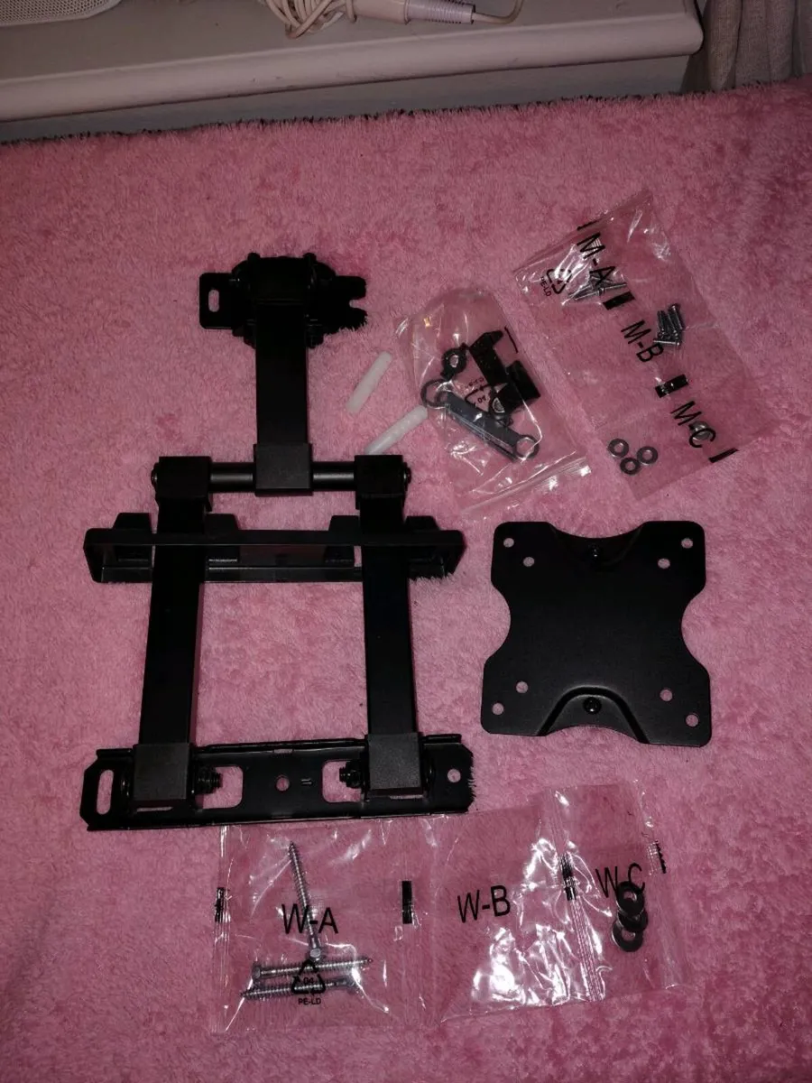 Full motion TV wall bracket - Image 1