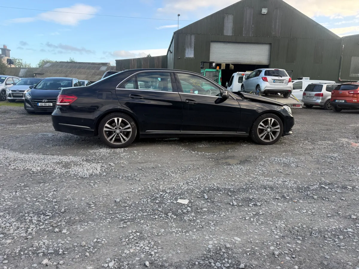 2015 Mercedes - Image 2