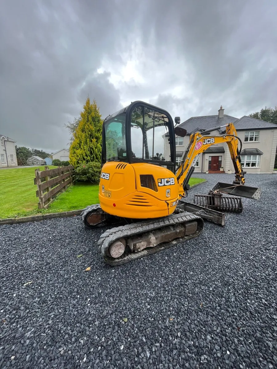 2015 3.2 ton Jcb digger braker 4 buckets andrake - Image 4