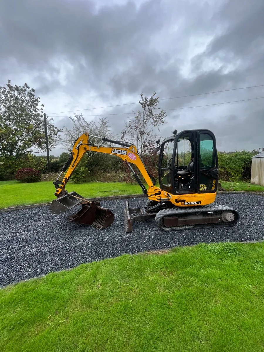 2015 3.2 ton Jcb digger braker 4 buckets andrake - Image 1