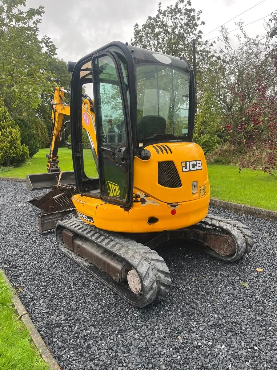 2015 3.2 ton Jcb digger braker 4 buckets andrake - Image 2