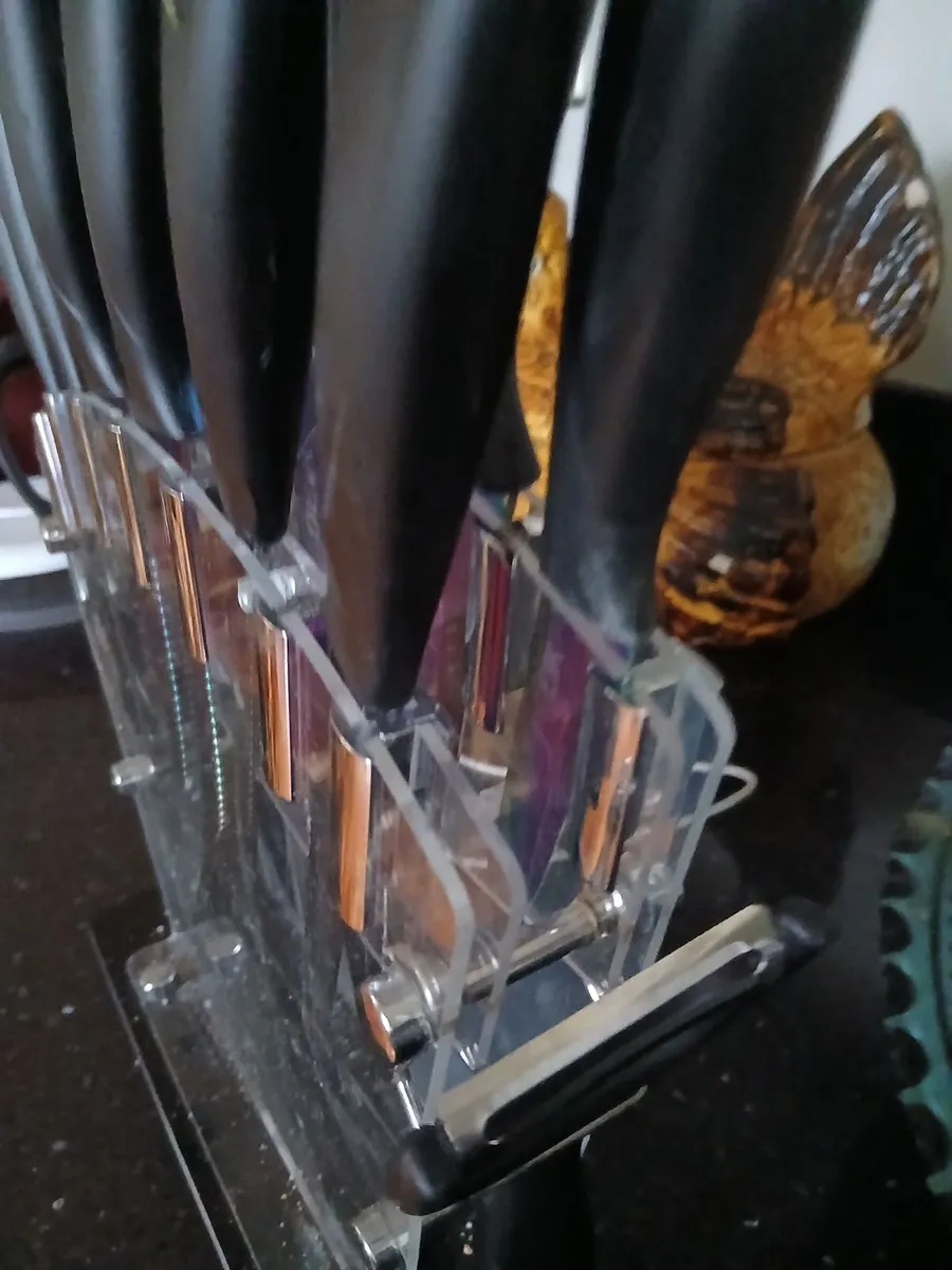 Set of Knives in block - Image 3