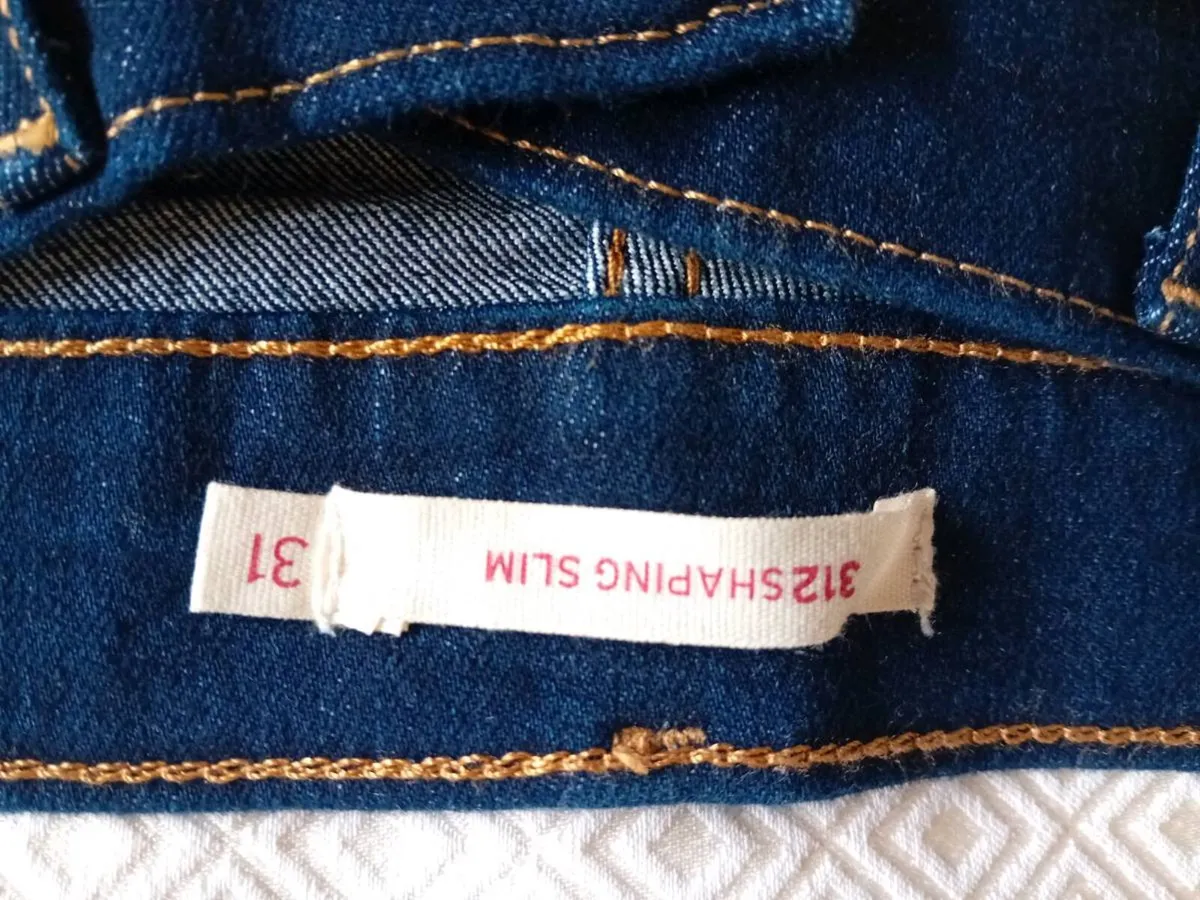 Levi Jeans Size 31 - Image 4