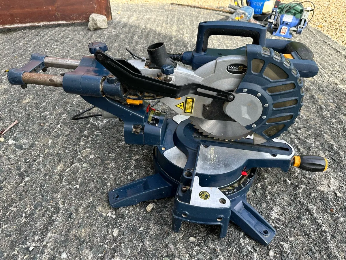 Mac Allister 1400W Sliding Mitre Saw – Light domes - Image 1