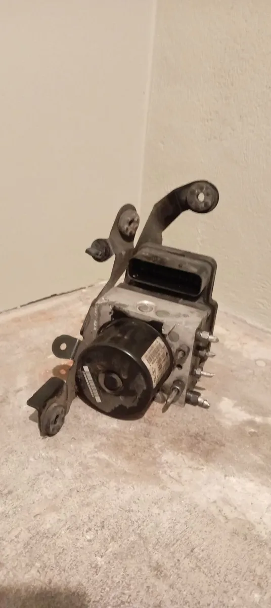 Renault Megane,Scenic,Laguna MK3 ABS Pump - Image 1