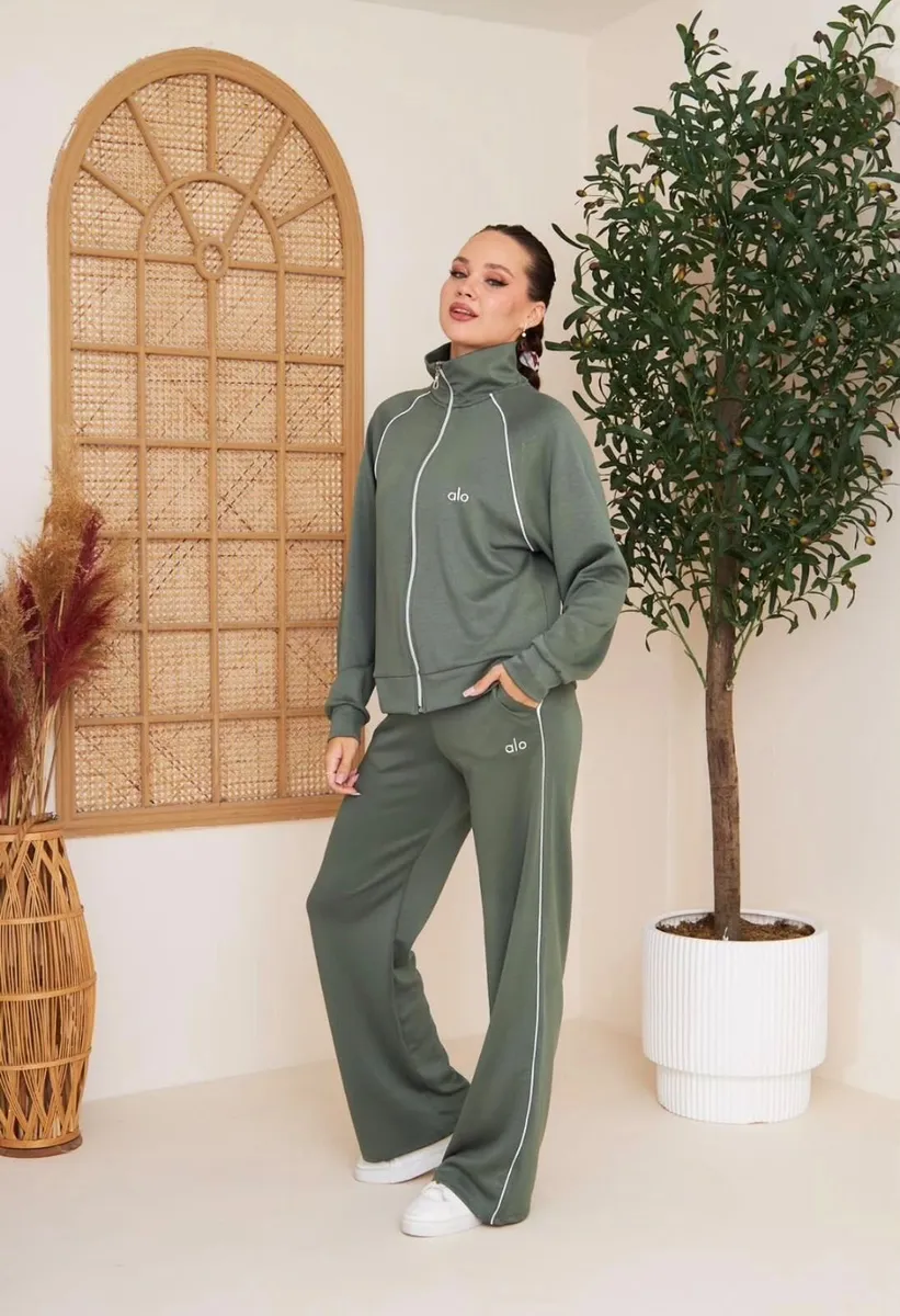 Womens tracksuits - Image 1