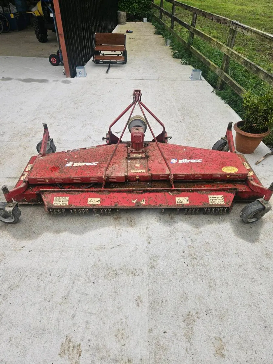 Finishing mower - Image 1