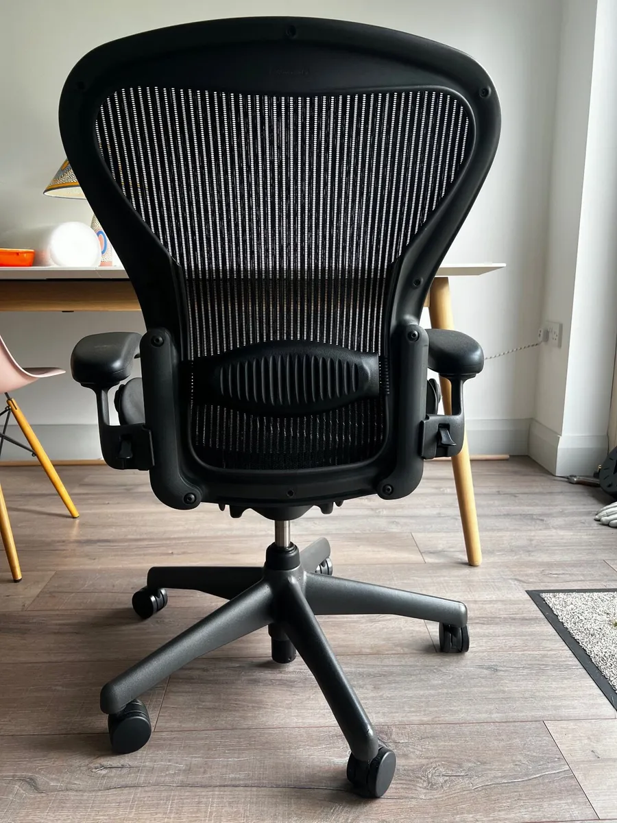 Herman Miller Aeron Chair size B - Image 3