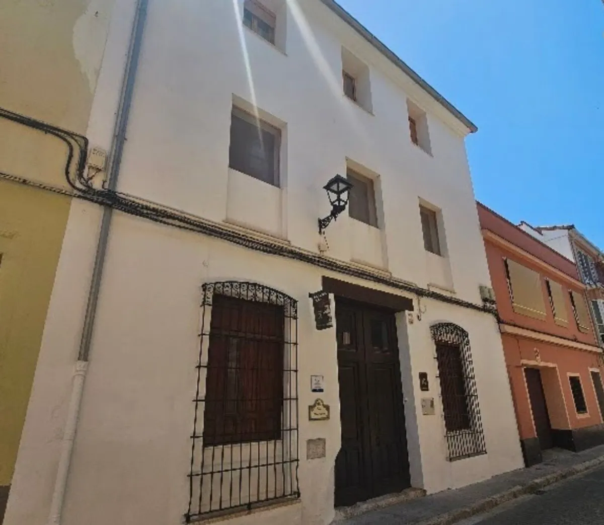 9 Bedroom 5 bathroom Hotel Guesthouse Valencia - Image 1