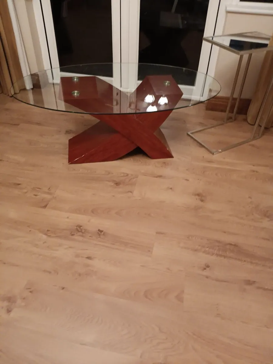 Glass coffee table with matching side table - Image 1