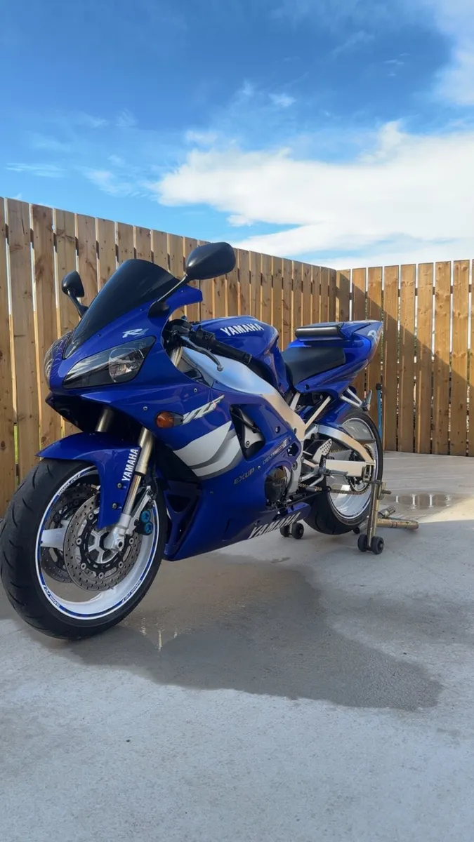 Yamaha R1 - Image 3