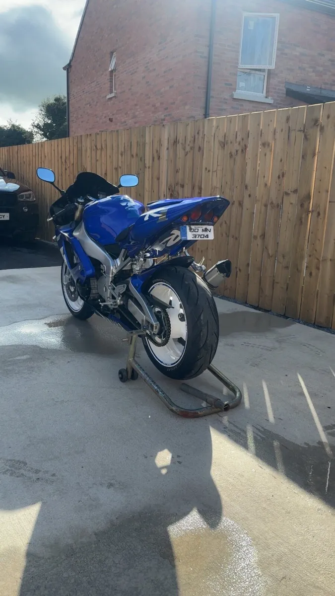 Yamaha R1 - Image 4