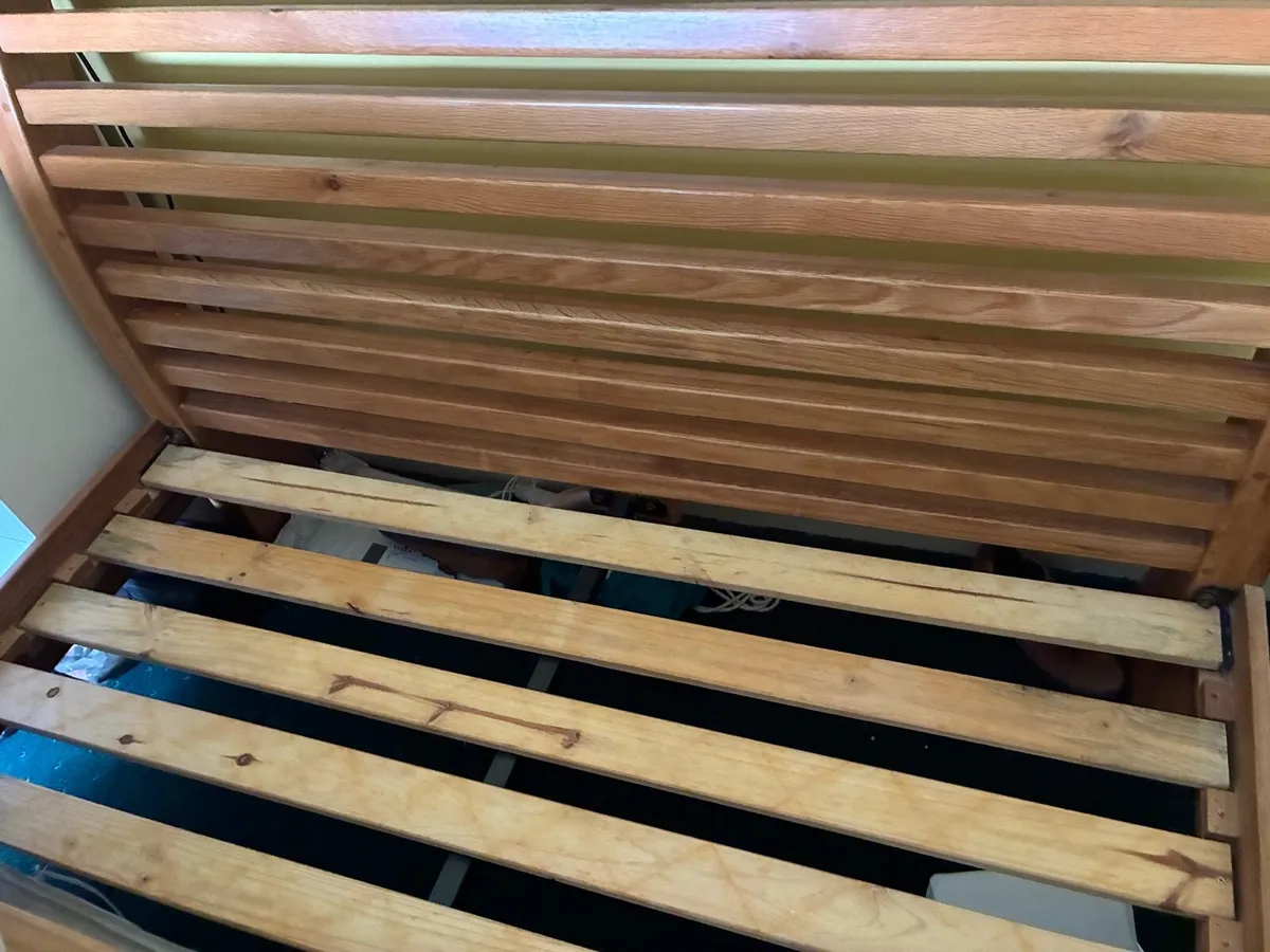 King size Heavy Oak sleigh bed - Image 3