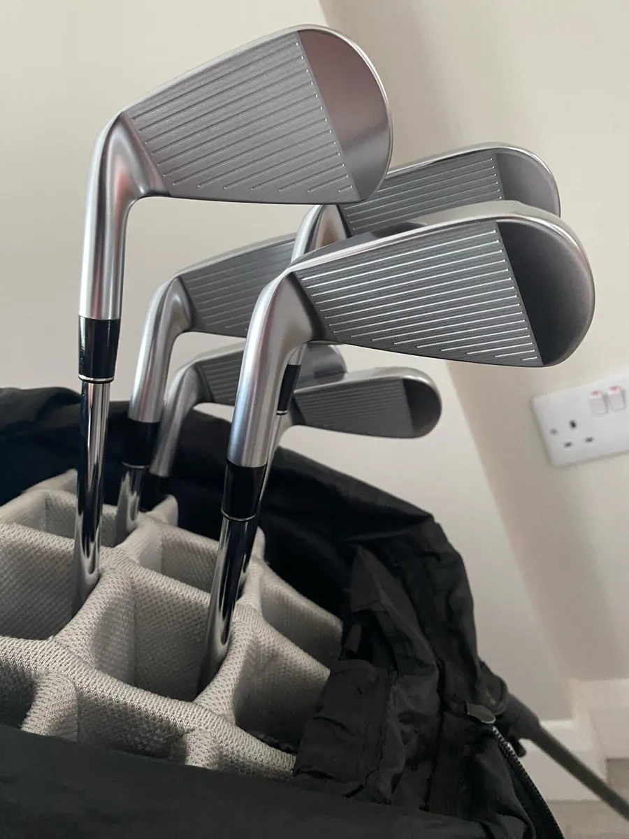 As New Srixon ZXi7 5-PW - Image 2