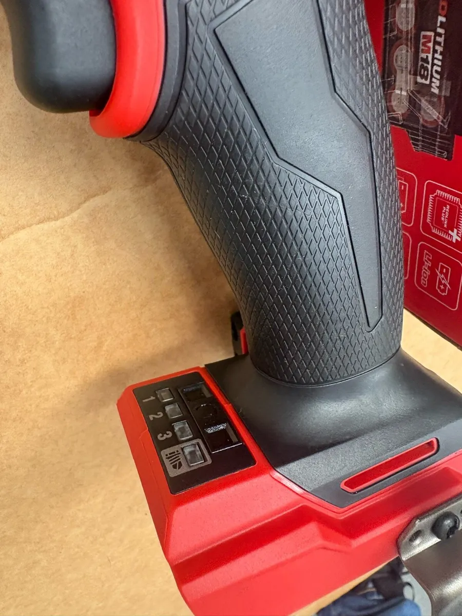 Milwaukee Fuel Gen 4 / 5ah new - Image 2