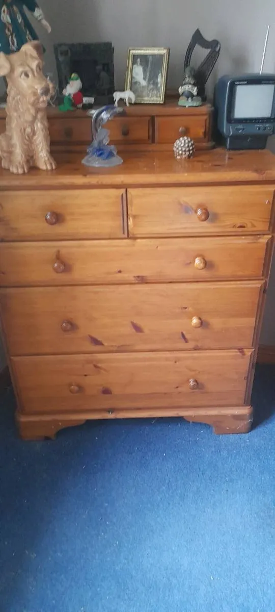 Chest of drawers