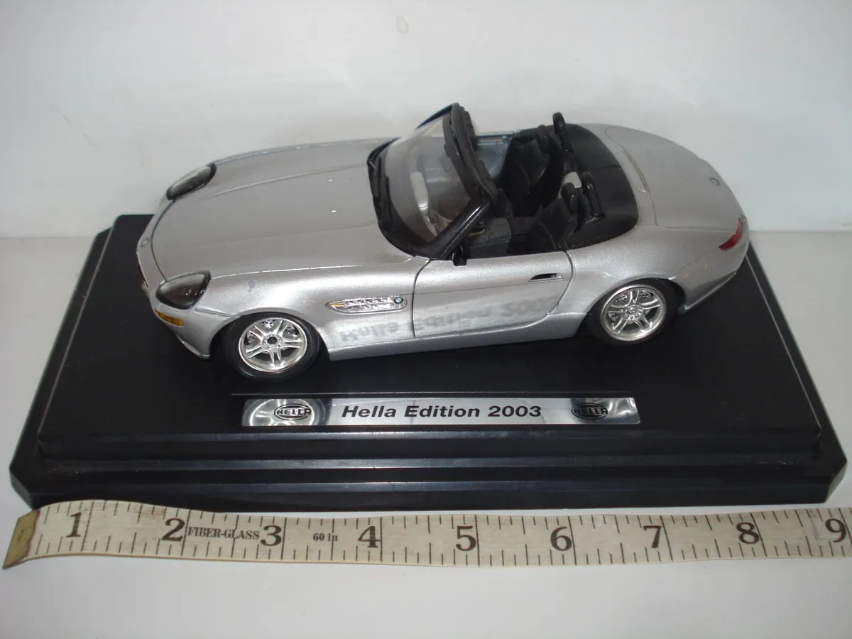 BURAGO BMW Z8 MODEL CAR. HELLA 1/24 SCALE. - Image 1