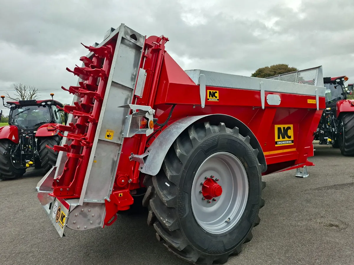 NEW NC 10 TON REAR DISCHARGE SPREADER - Image 4