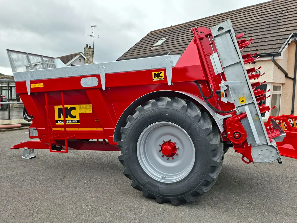 NEW NC 10 TON REAR DISCHARGE SPREADER - Image 4