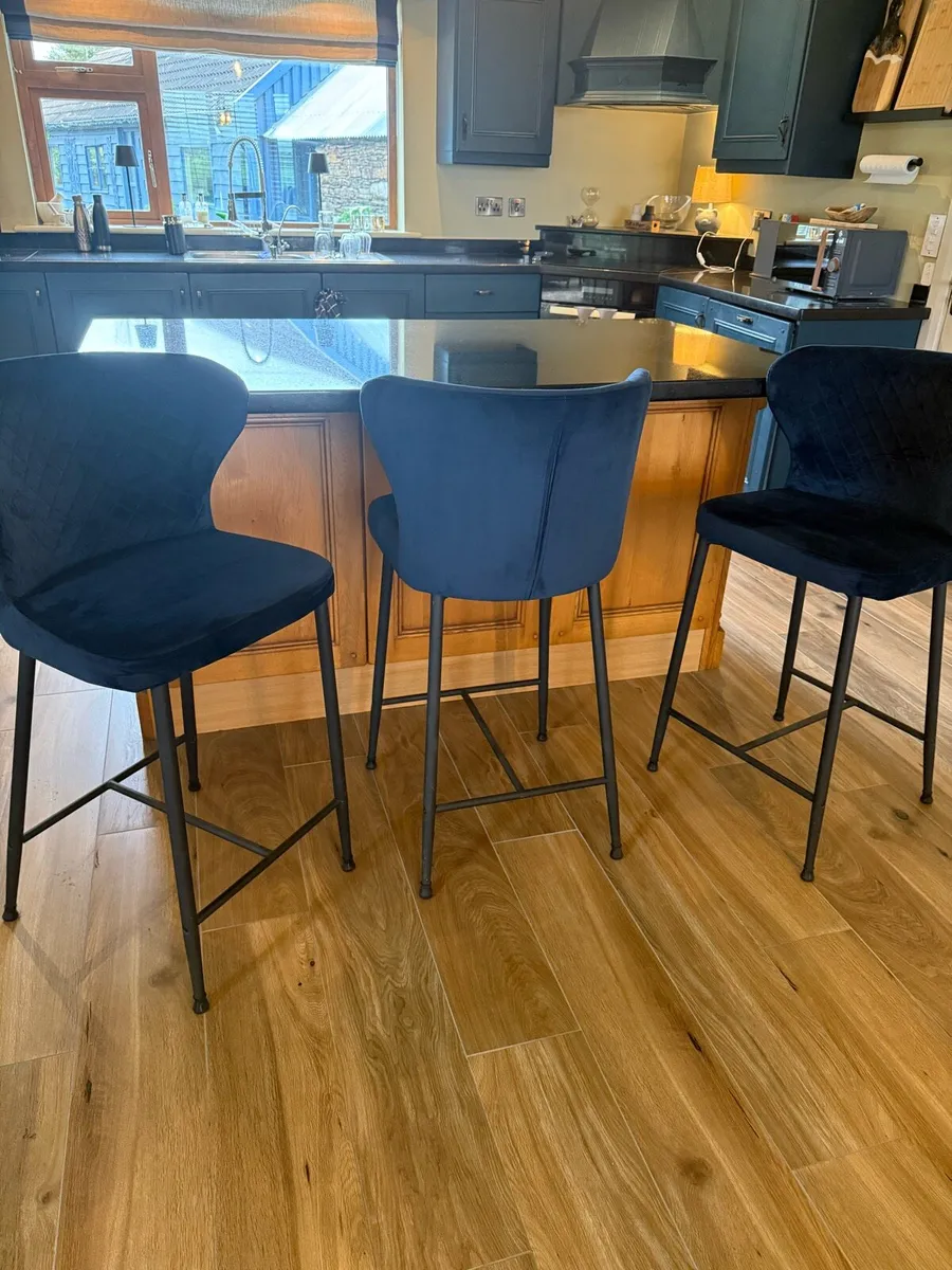 Ez living Kitchen island chairs x3 - Image 1
