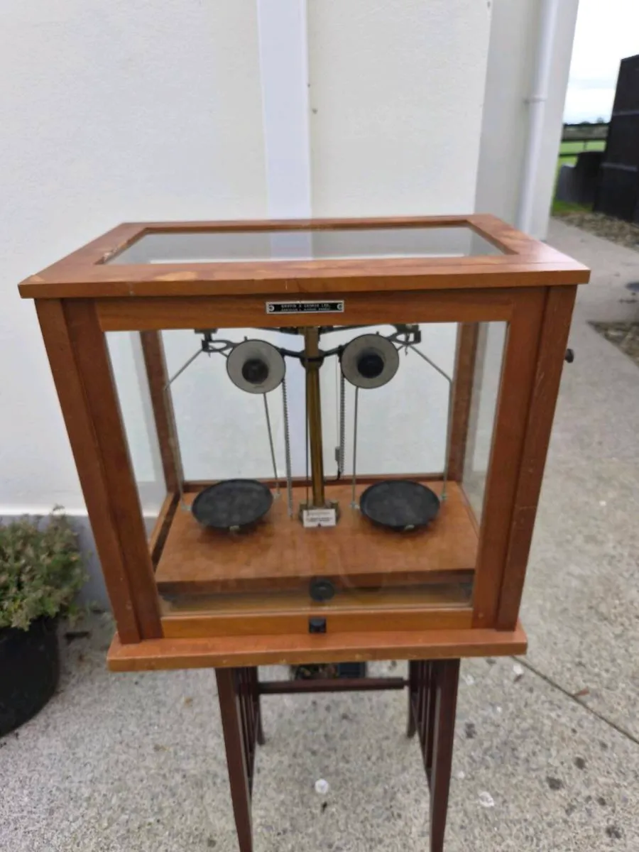 Old medicine  weighing schales - Image 1