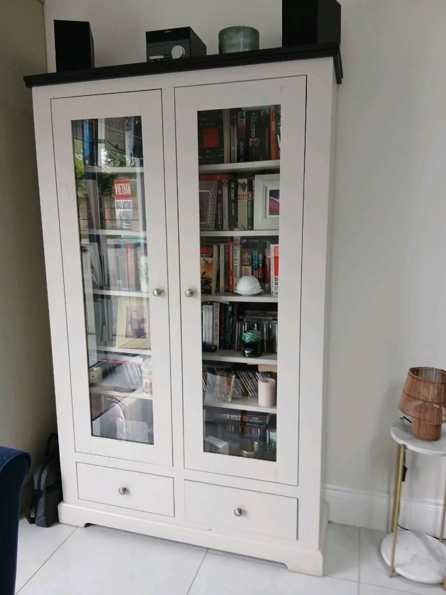 Cabinet - Image 1