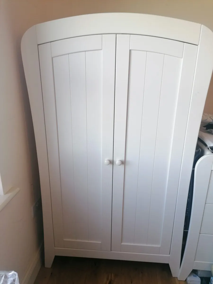 Bedroom furniture - Image 1
