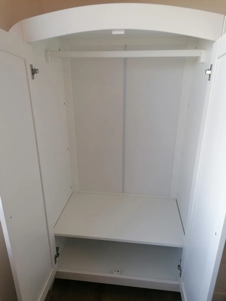 Bedroom furniture - Image 2