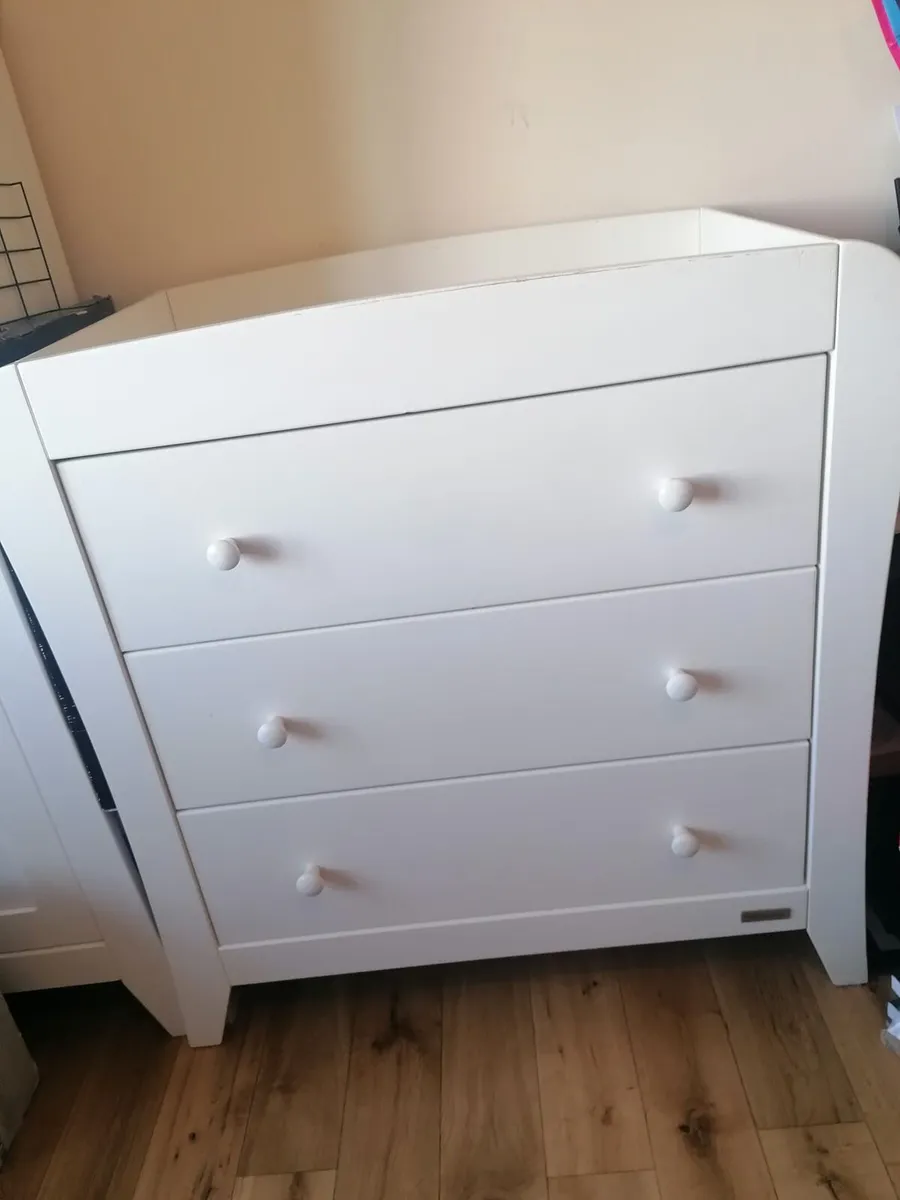 Bedroom furniture - Image 4