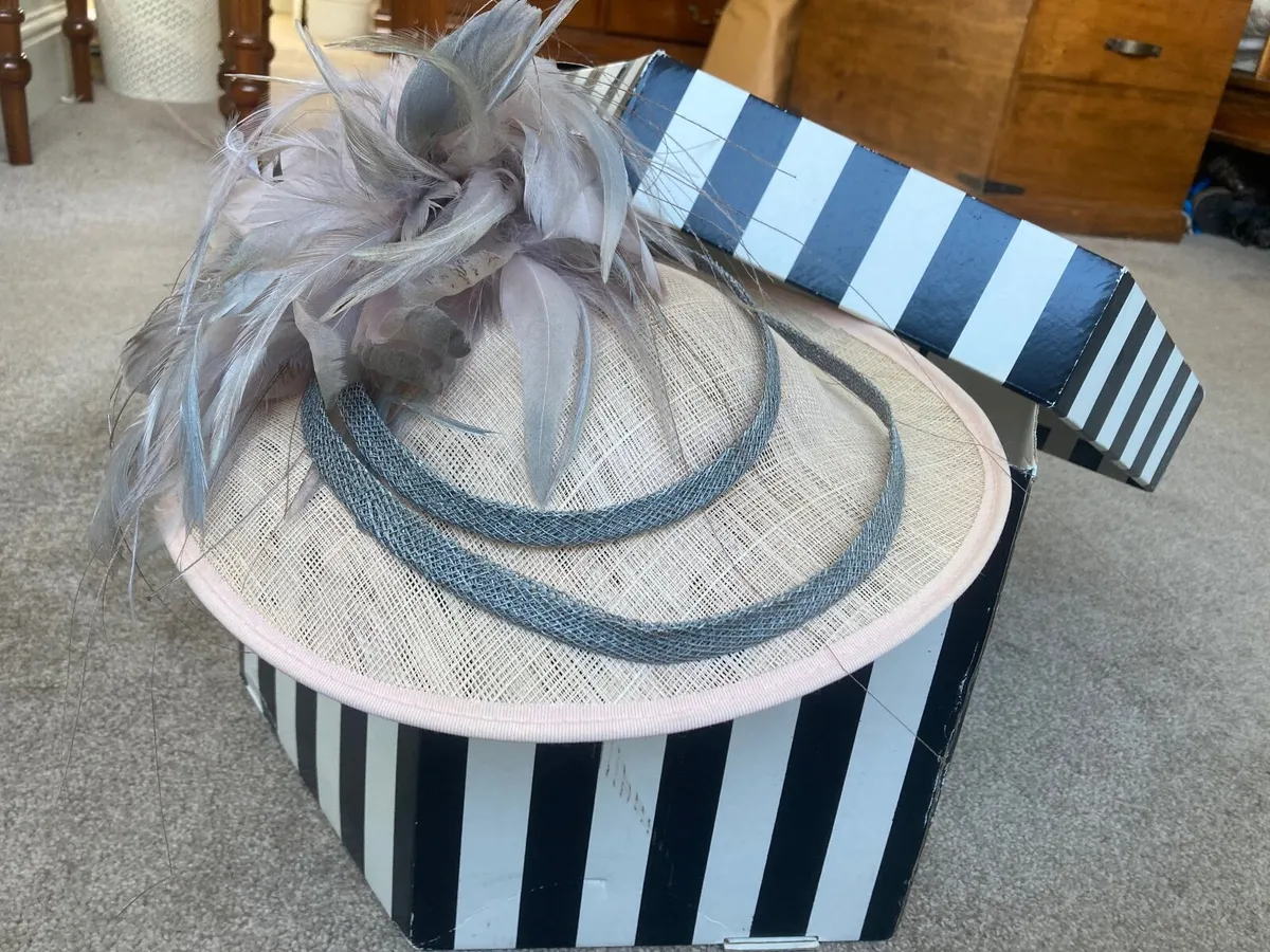 Fascinator/Hat - Dusty pink/ Silver Grey - Image 2