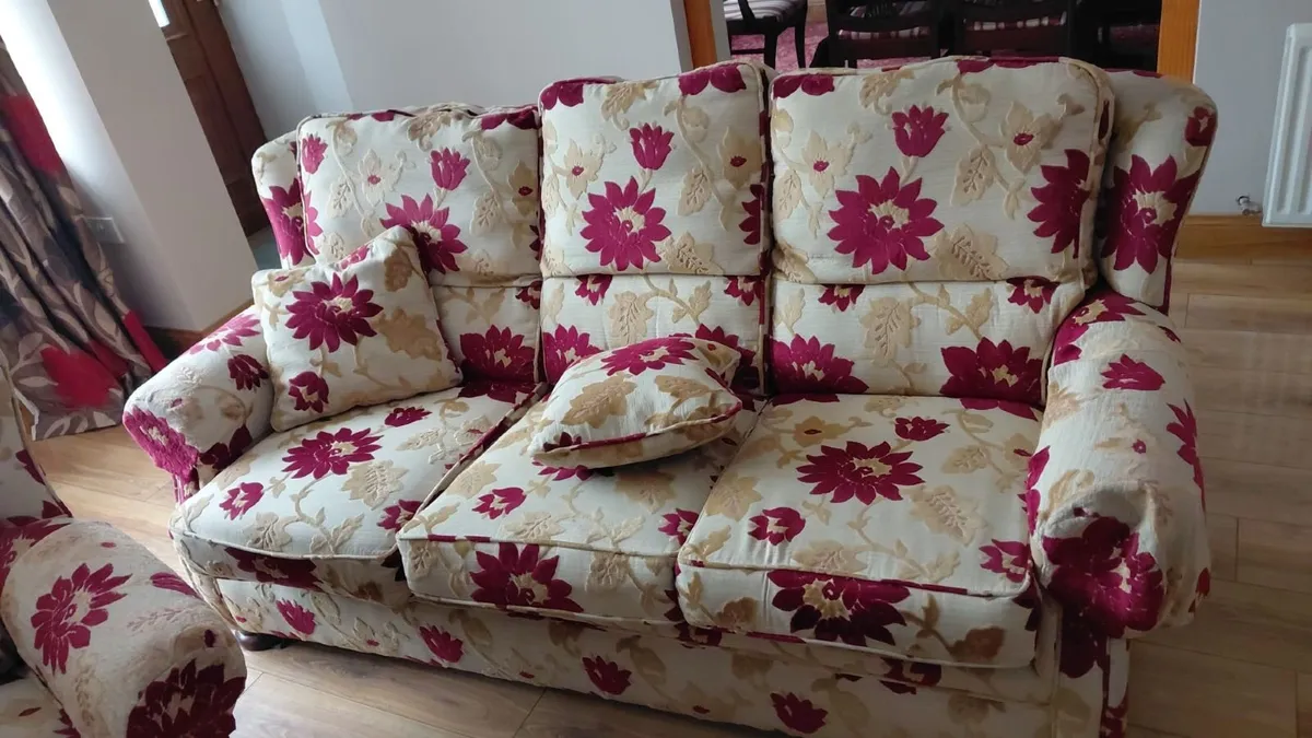 Fineline  suite of furniture - Image 2