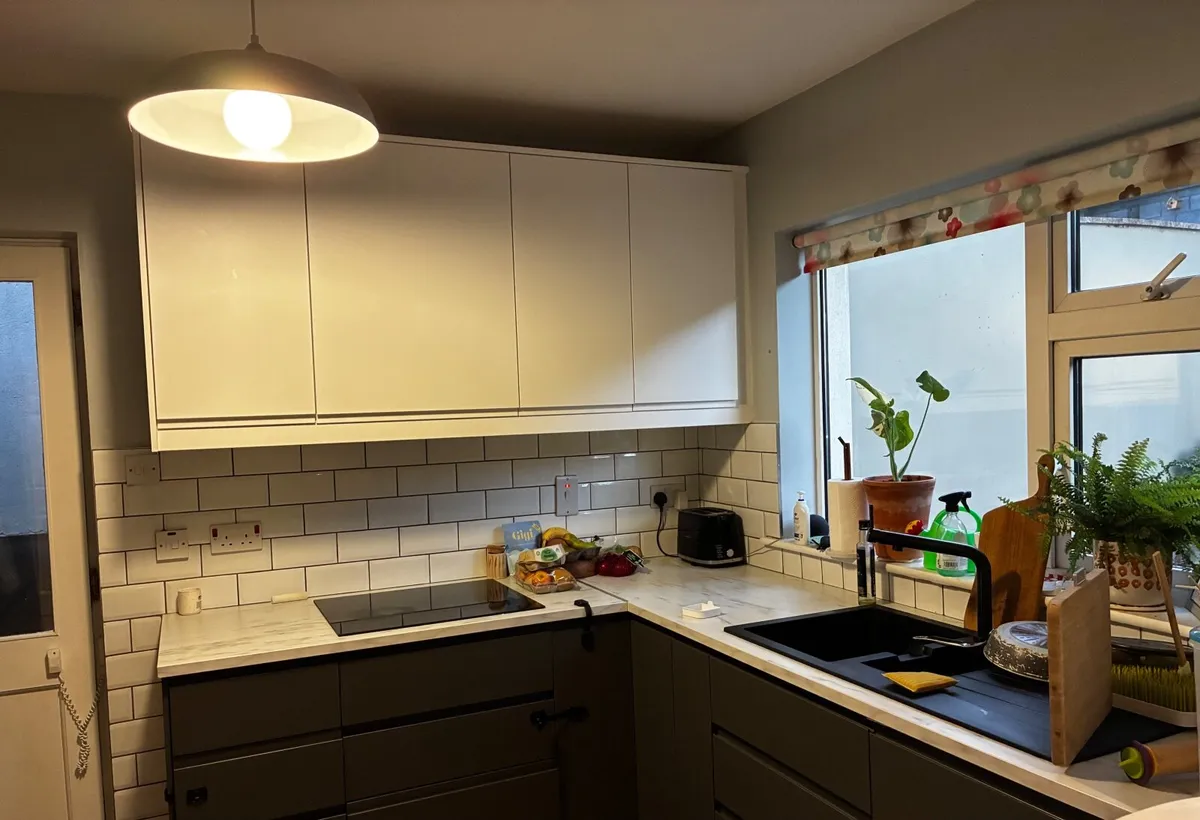Kitchen units - Image 1