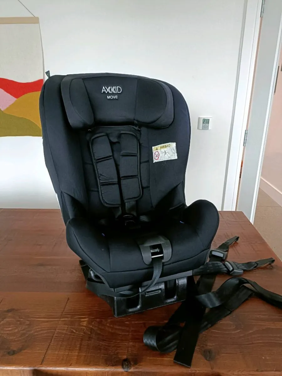 Axkid Move ERF Car Seat - Image 1
