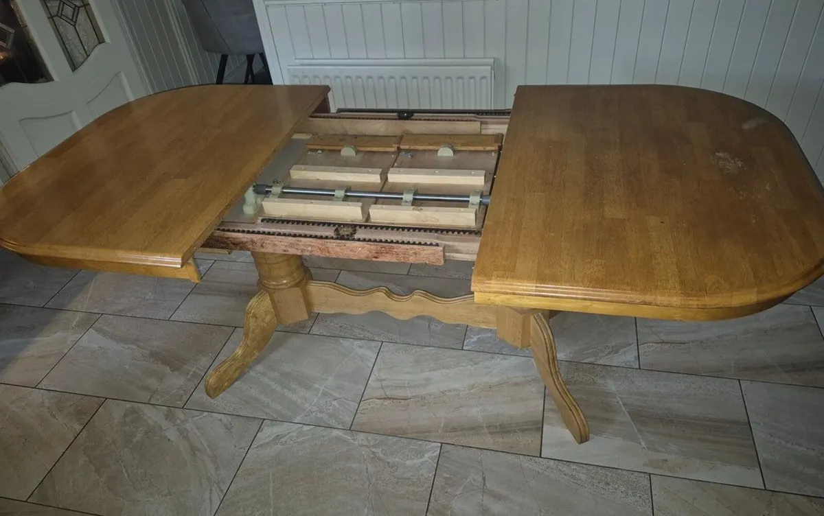 Extendable oak dining table - Image 4