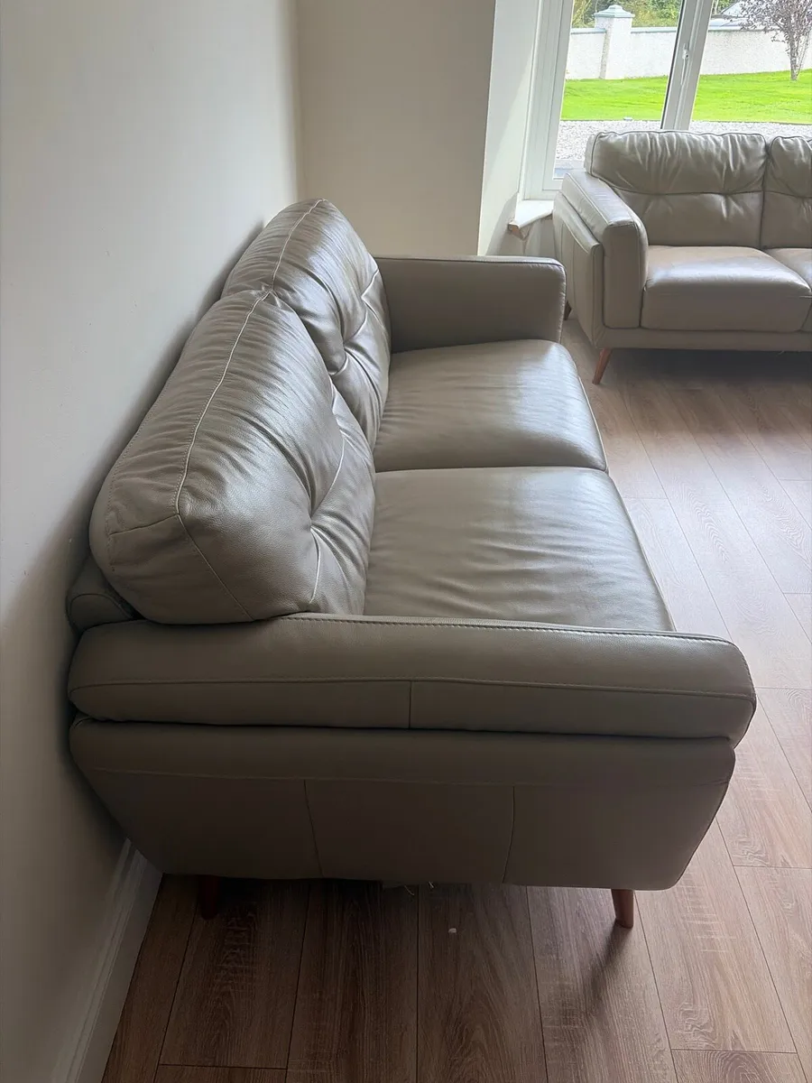 Leather couch - Image 3