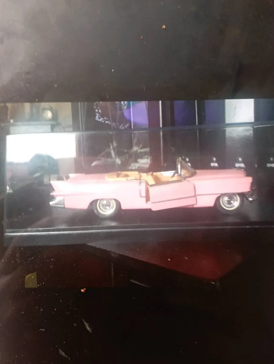 VINTAGE 1955 SOLIDO 1-18 SCALE PINK CADILLAC  CAR - Image 3