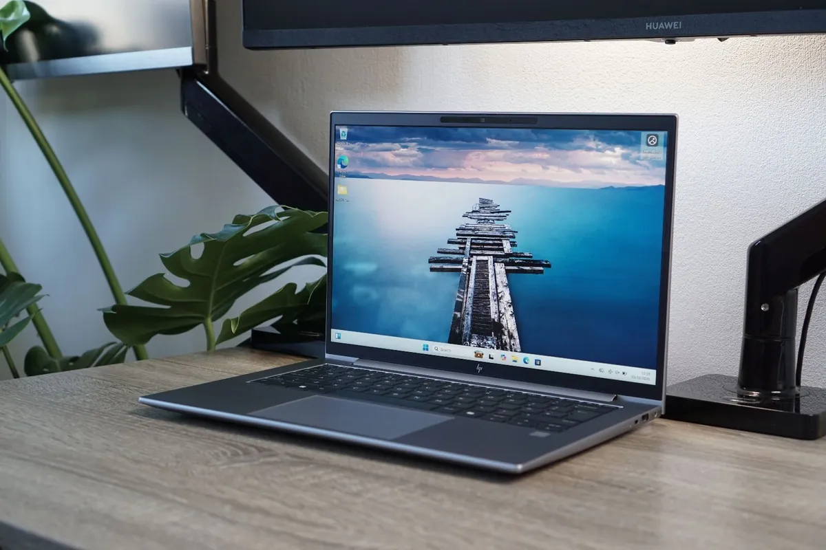 HP ZBook Firefly 14 G11 | Ryzen 7 Pro 8840HS |16GB - Image 1