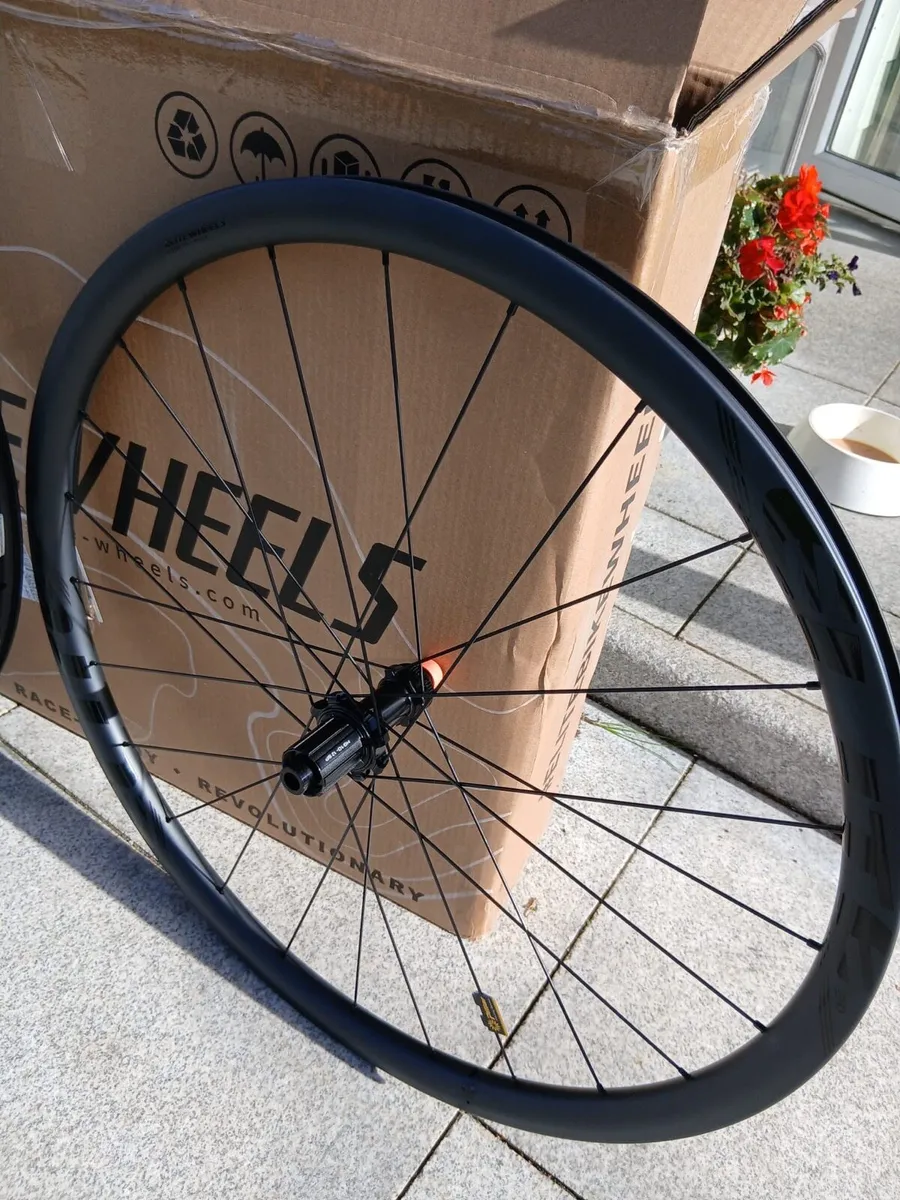Elite Wheelset 37 Carbon Disc Wheelset Shimano - Image 3