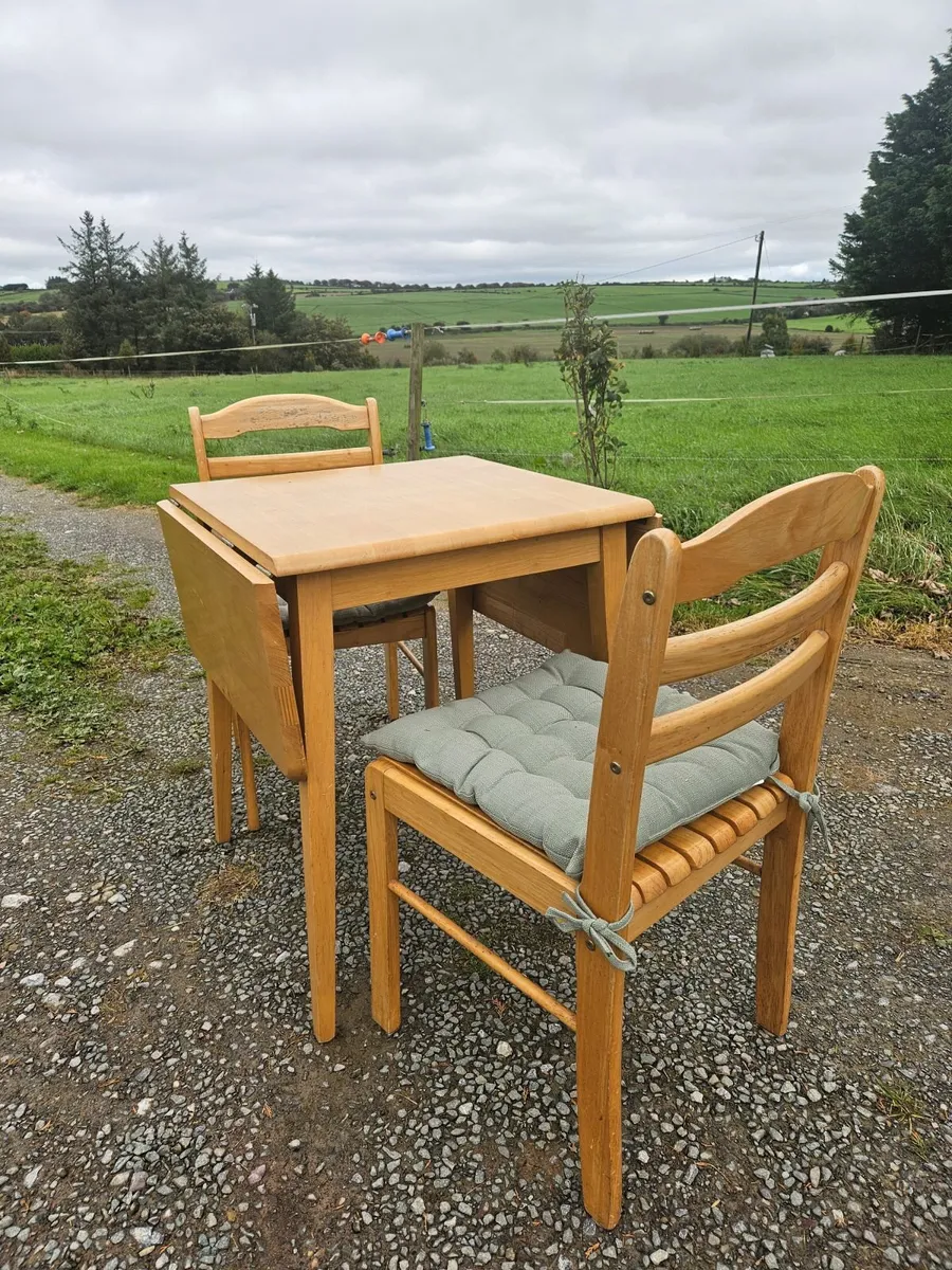 Small table and chairs - Image 2
