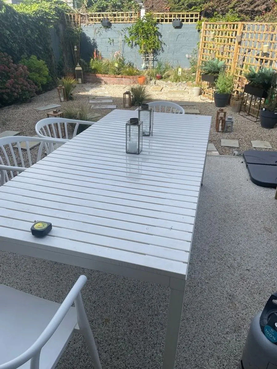 garden table - Image 1