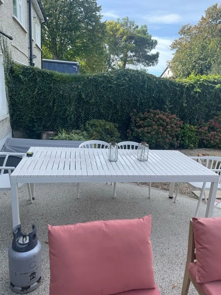 garden table - Image 2