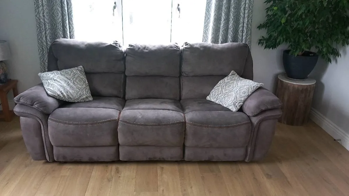 Settee - Image 3