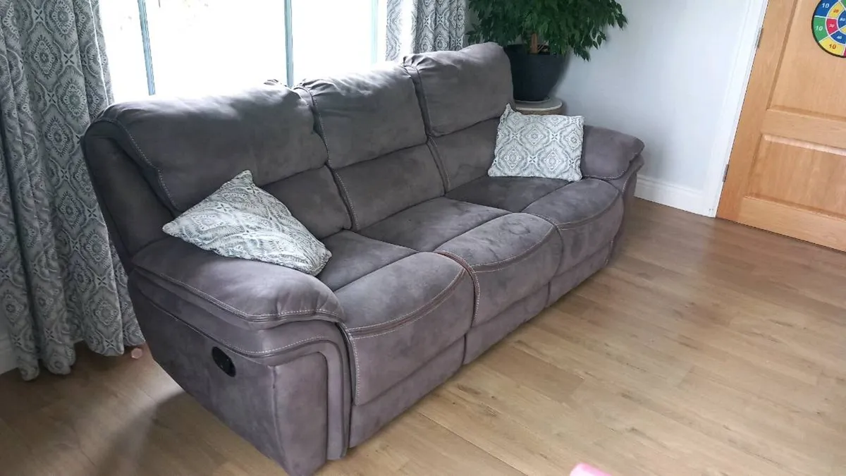 Settee - Image 1