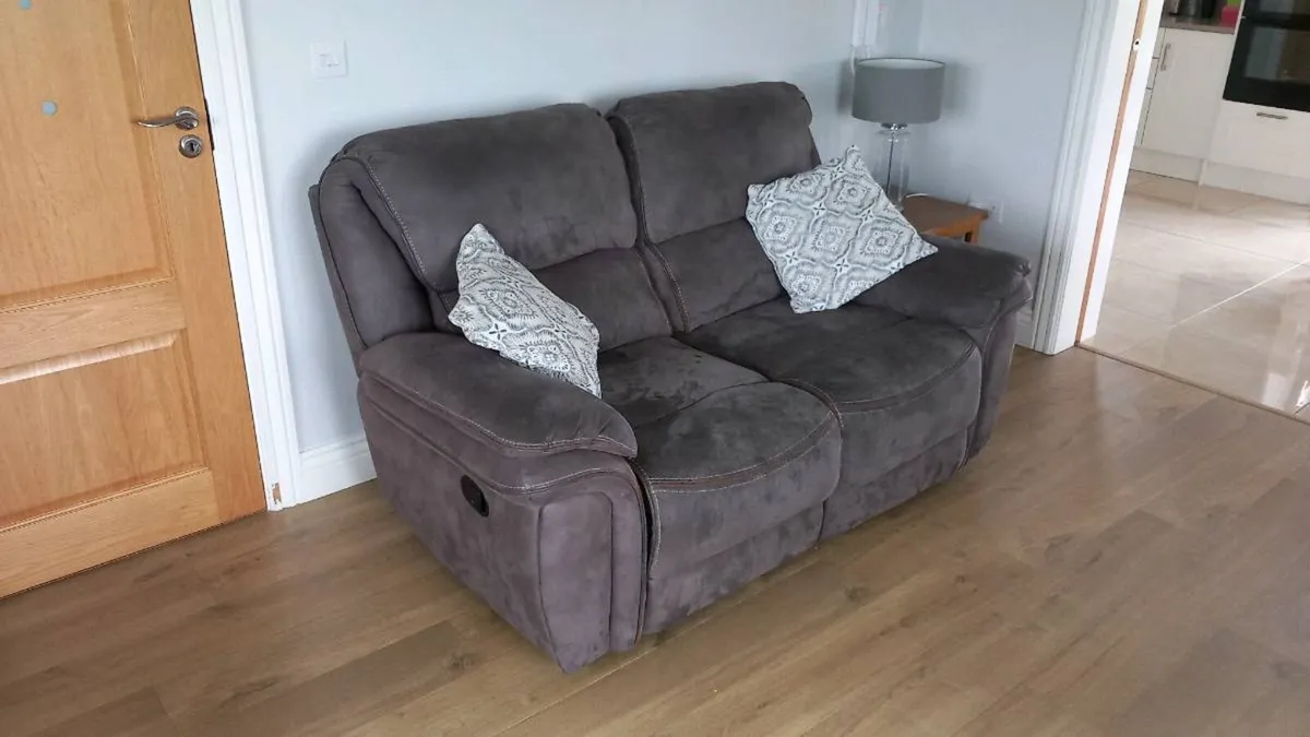 Settee - Image 2