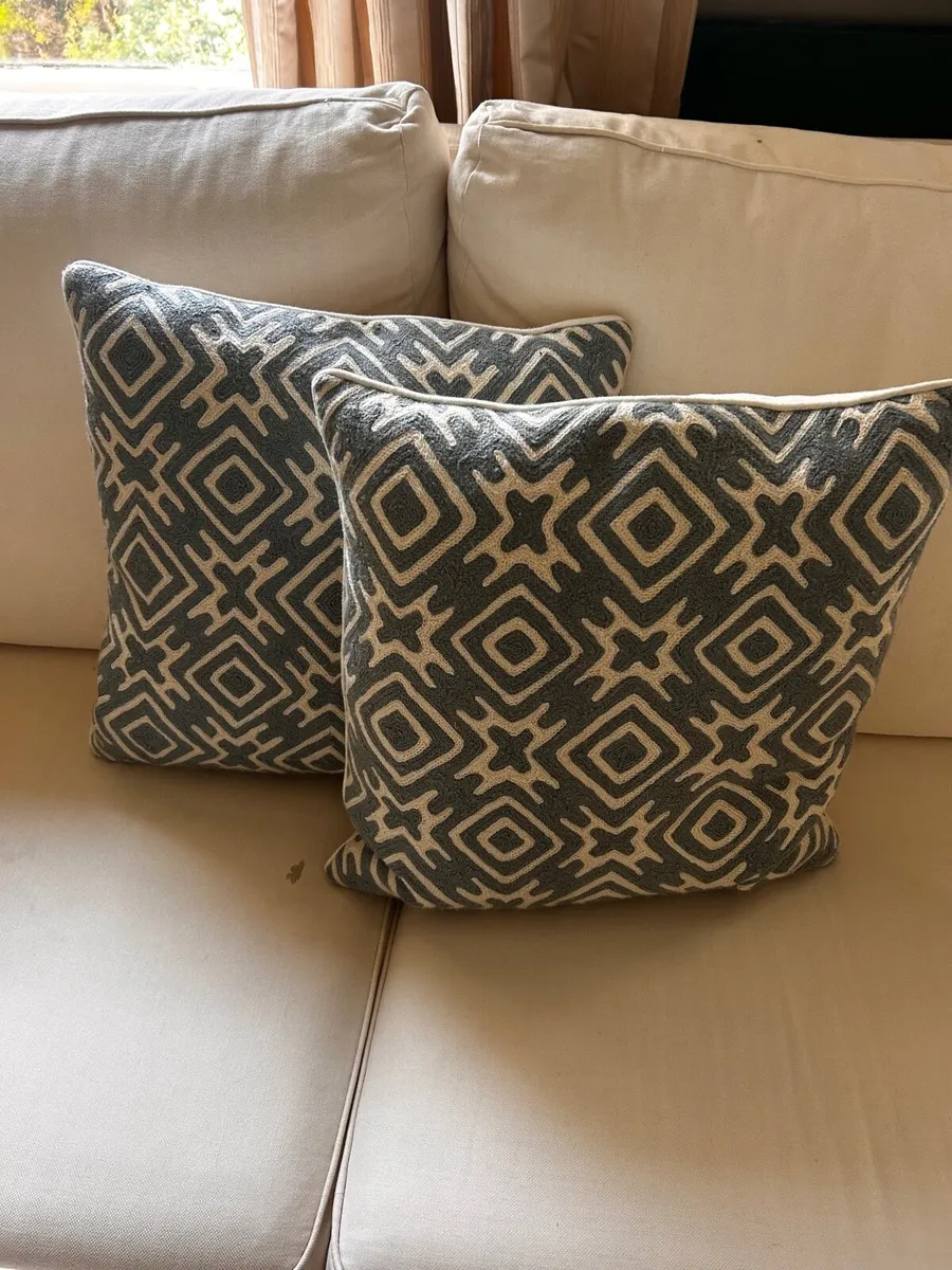 Set of 2 Cushions - Image 1
